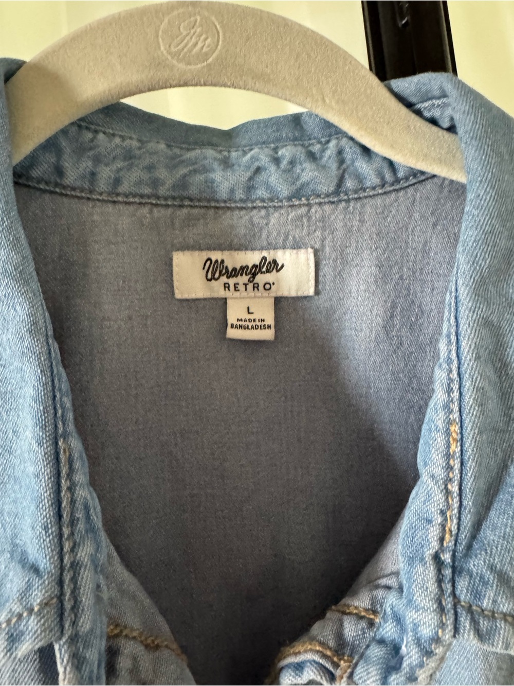 NWOT-Wrangler Light Wash Denim Sleeveless Button-Front Shirt/Jacket - Picture 3 of 4